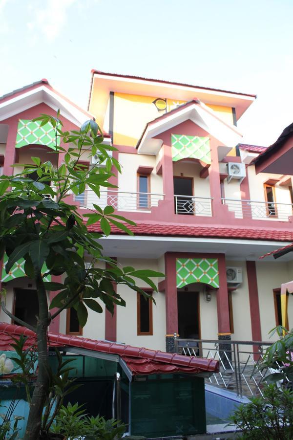 Pondok Cemara Hotel Medan Exterior foto
