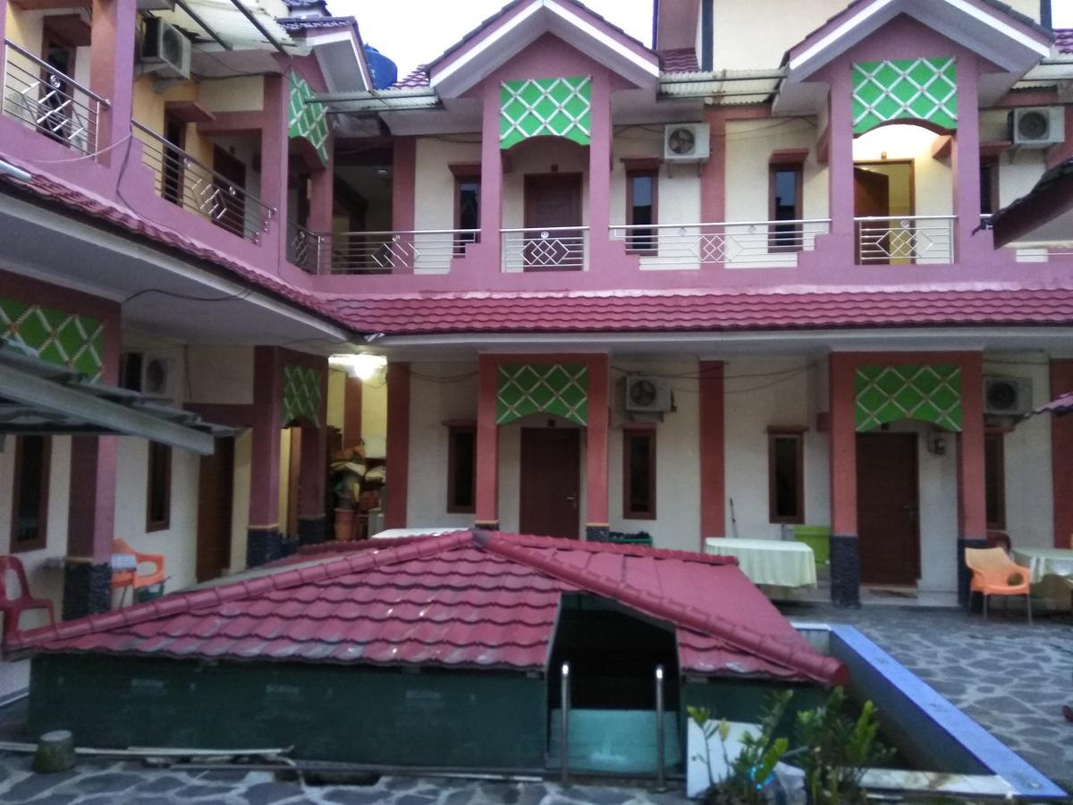 Pondok Cemara Hotel Medan Exterior foto