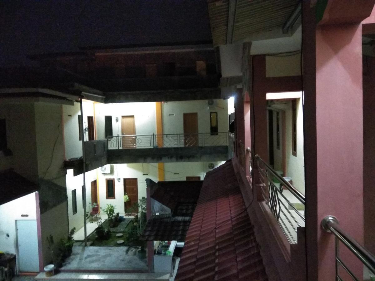 Pondok Cemara Hotel Medan Exterior foto
